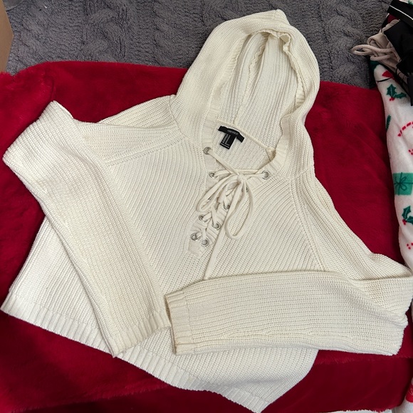 Adorable Forever 21 sweater 🤍 - Picture 5 of 6